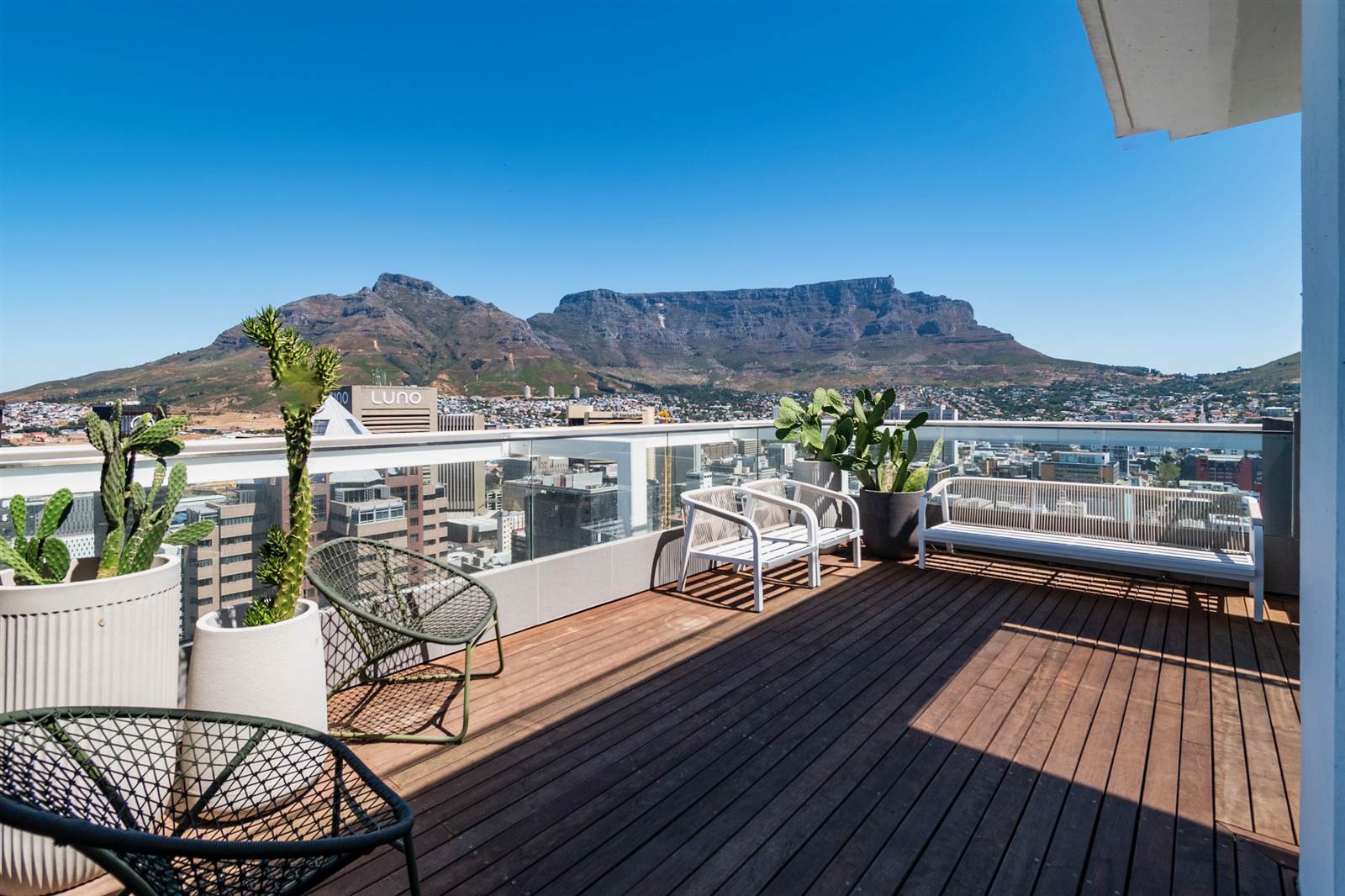2 Bed Penthouse in Cape Town City Centre photo number 11
