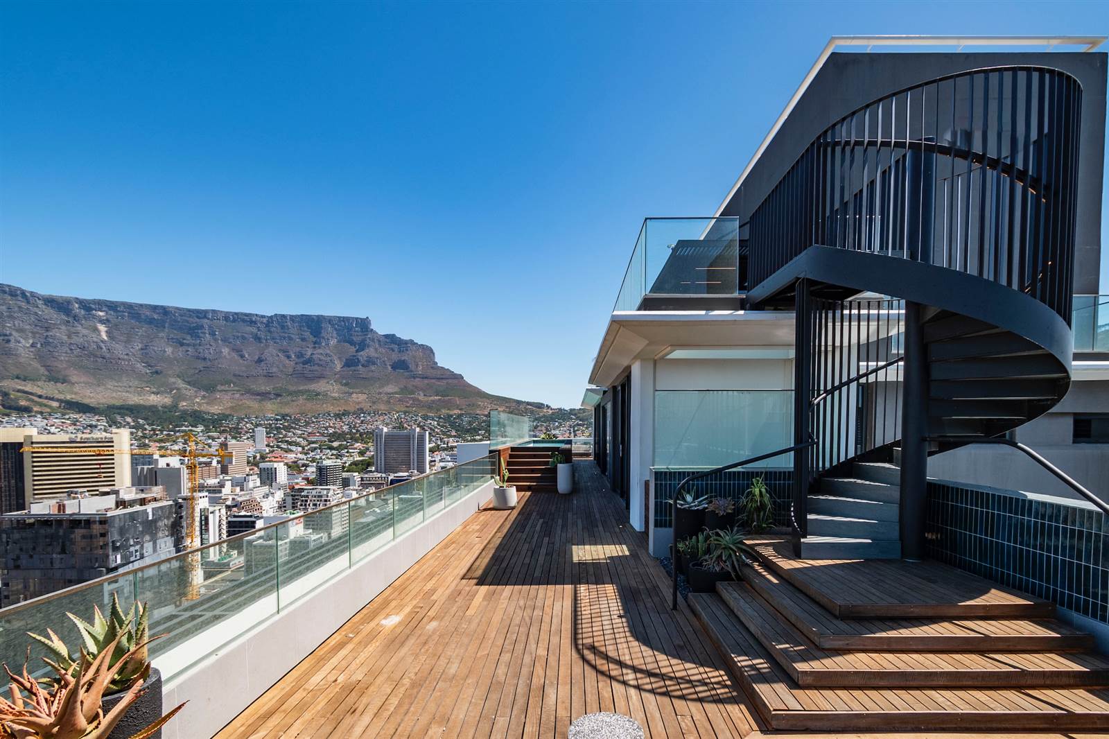 2 Bed Penthouse in Cape Town City Centre photo number 13