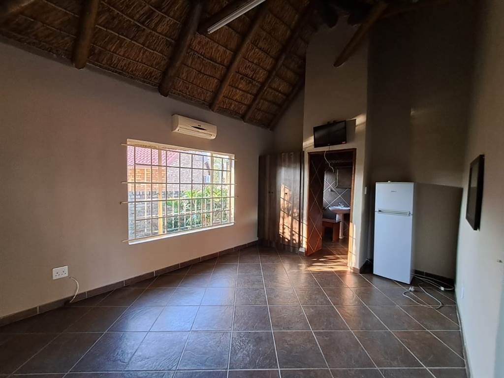 6 Bed House in Thabazimbi photo number 4