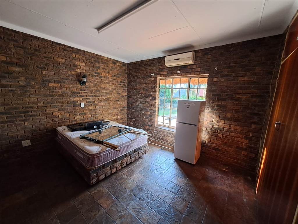 6 Bed House in Thabazimbi photo number 18