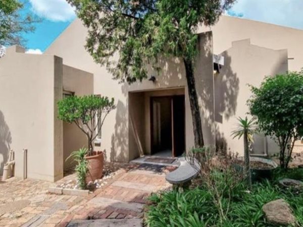 7 Bed House in Garsfontein