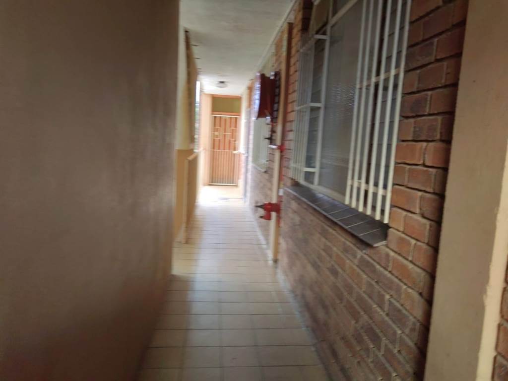 2 Bed Apartment in Pretoria North photo number 25