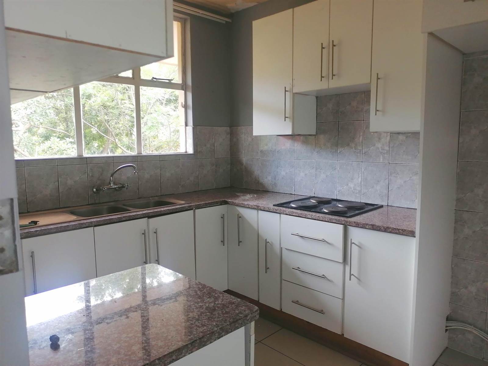 3 Bed Apartment in Empangeni photo number 5