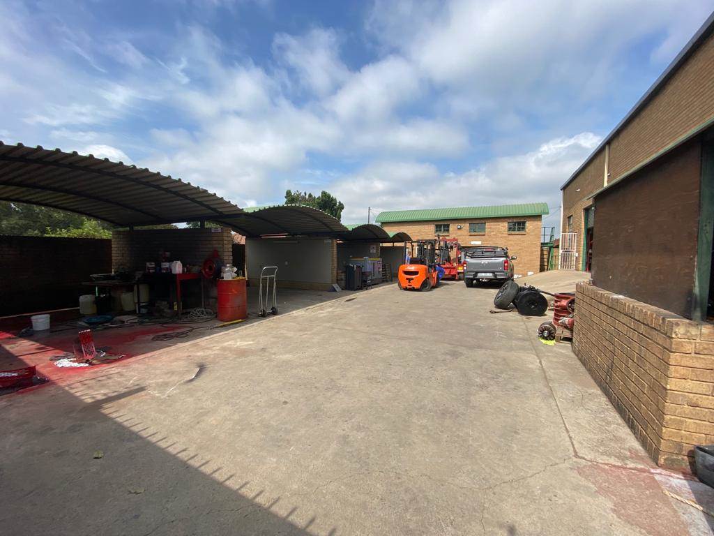 350  m² Commercial space in Klipfontein photo number 15