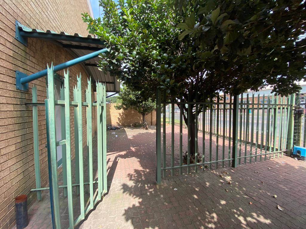 350  m² Commercial space in Klipfontein photo number 17