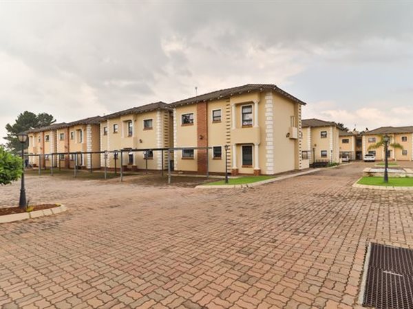 3 Bed Apartment in Rynfield