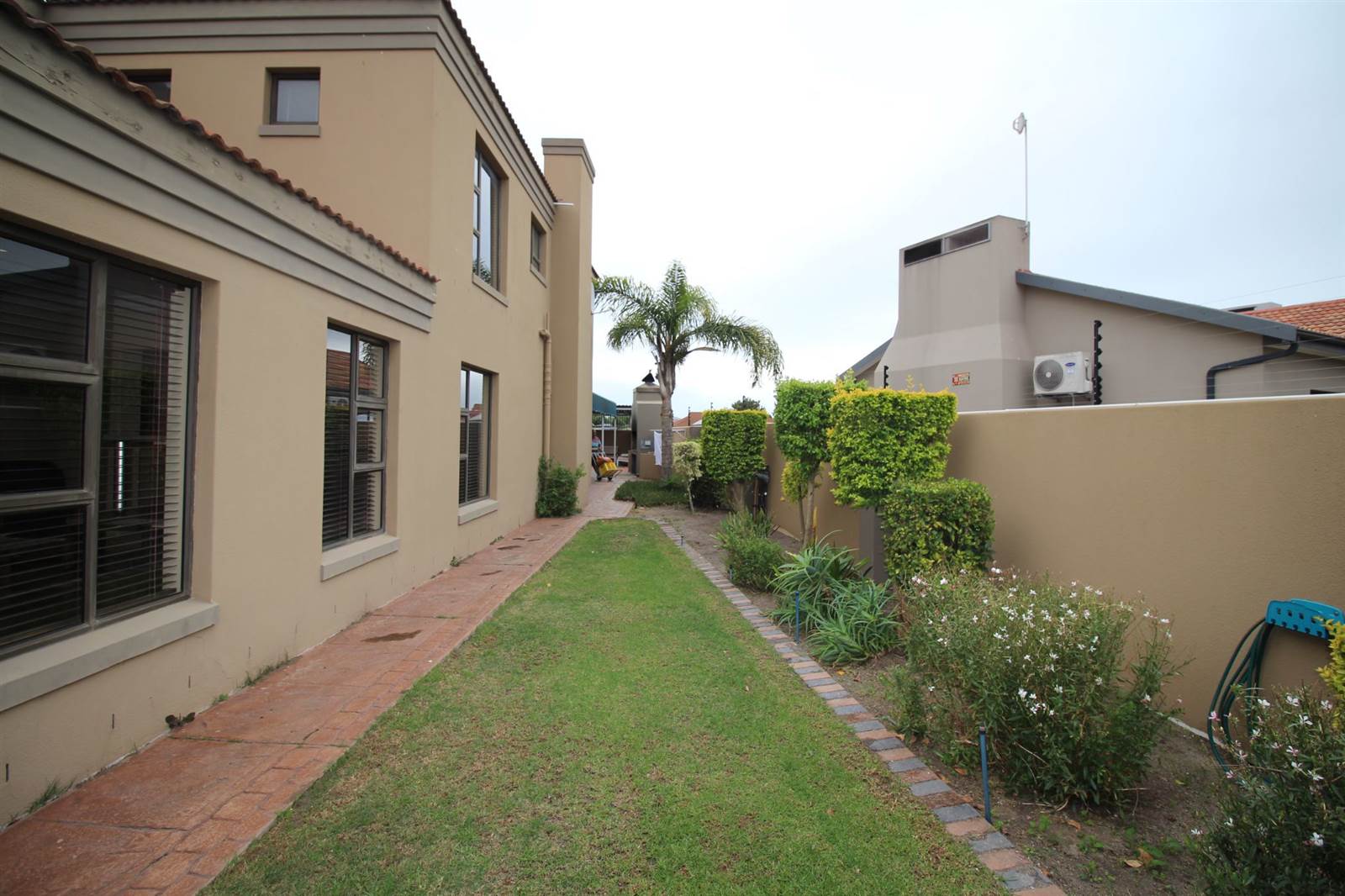 5 Bed House in Port Owen photo number 2