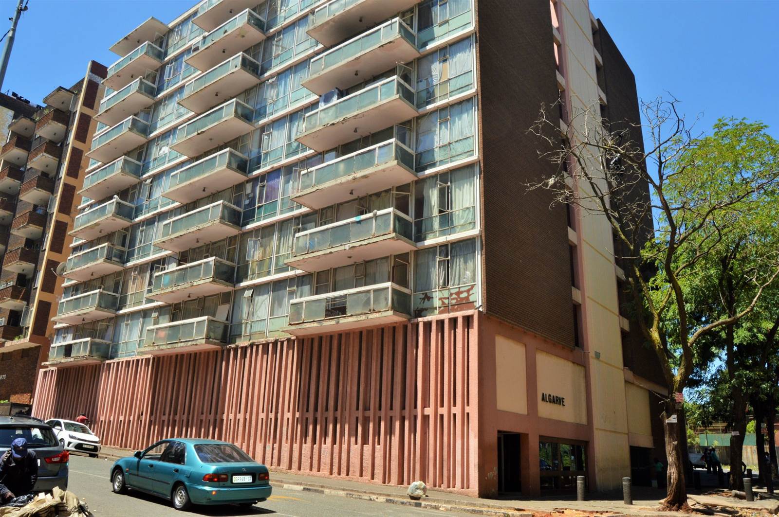3 Bed Apartment in Hillbrow photo number 15