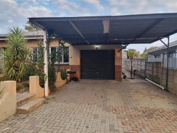 4 Bedroom House 4 Bedroom House