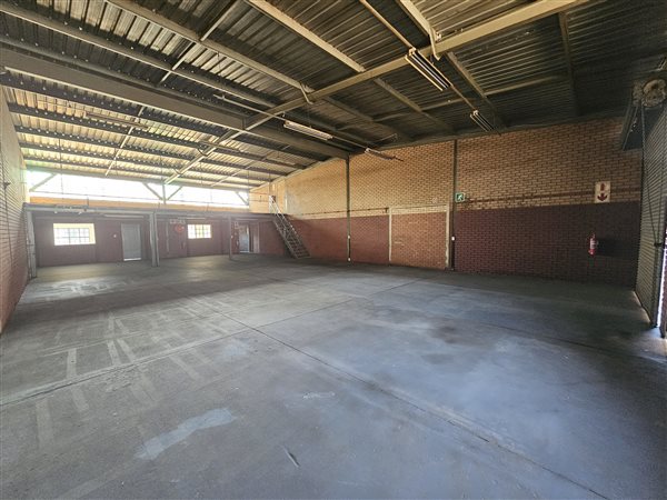 290  m² Industrial space