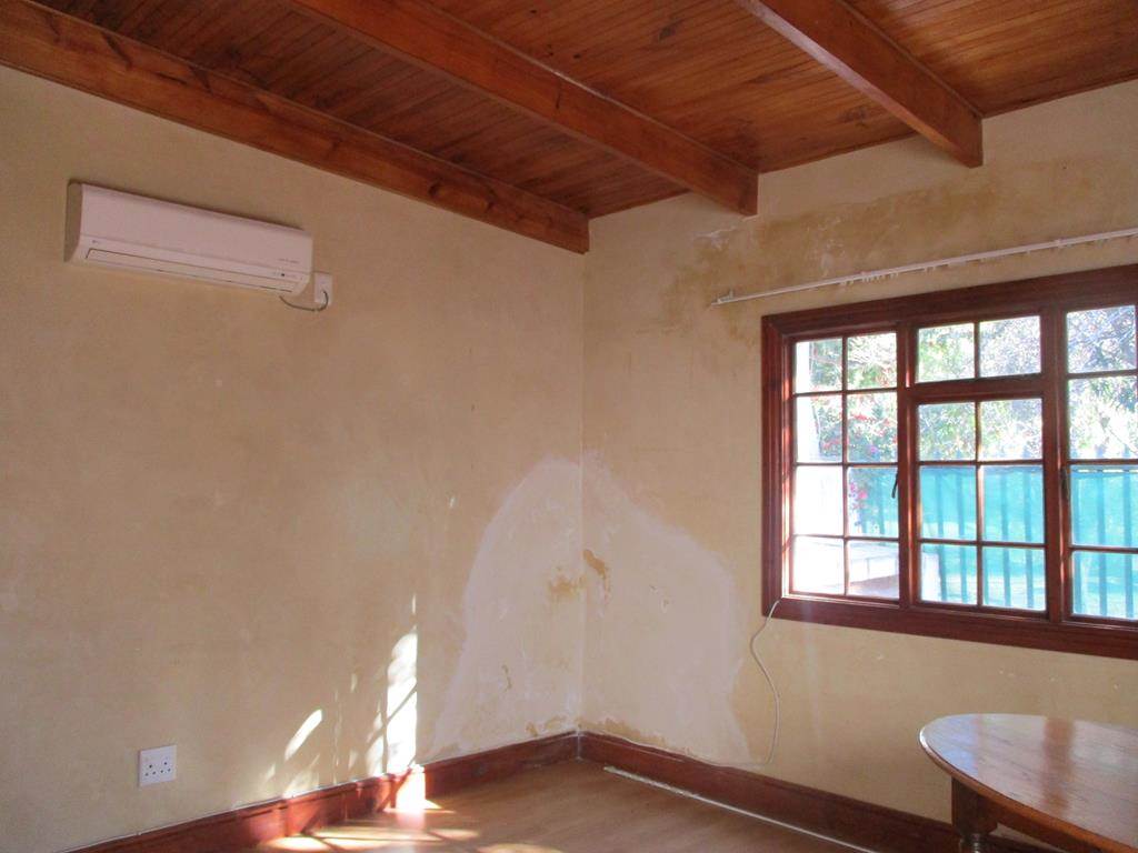 2 Bed House in Graaff Reinet photo number 14