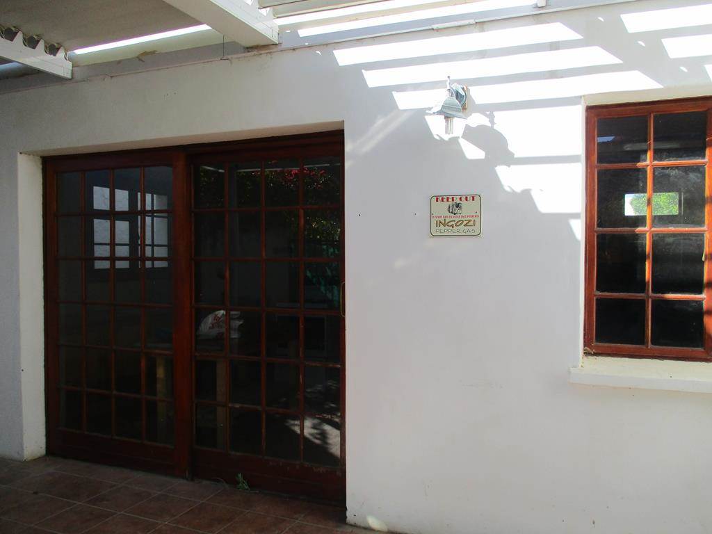 2 Bed House in Graaff Reinet photo number 4