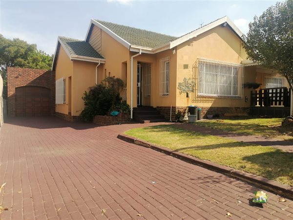 3 Bed House in Birch Acres