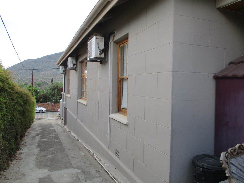 3 Bed House in Graaff Reinet photo number 20