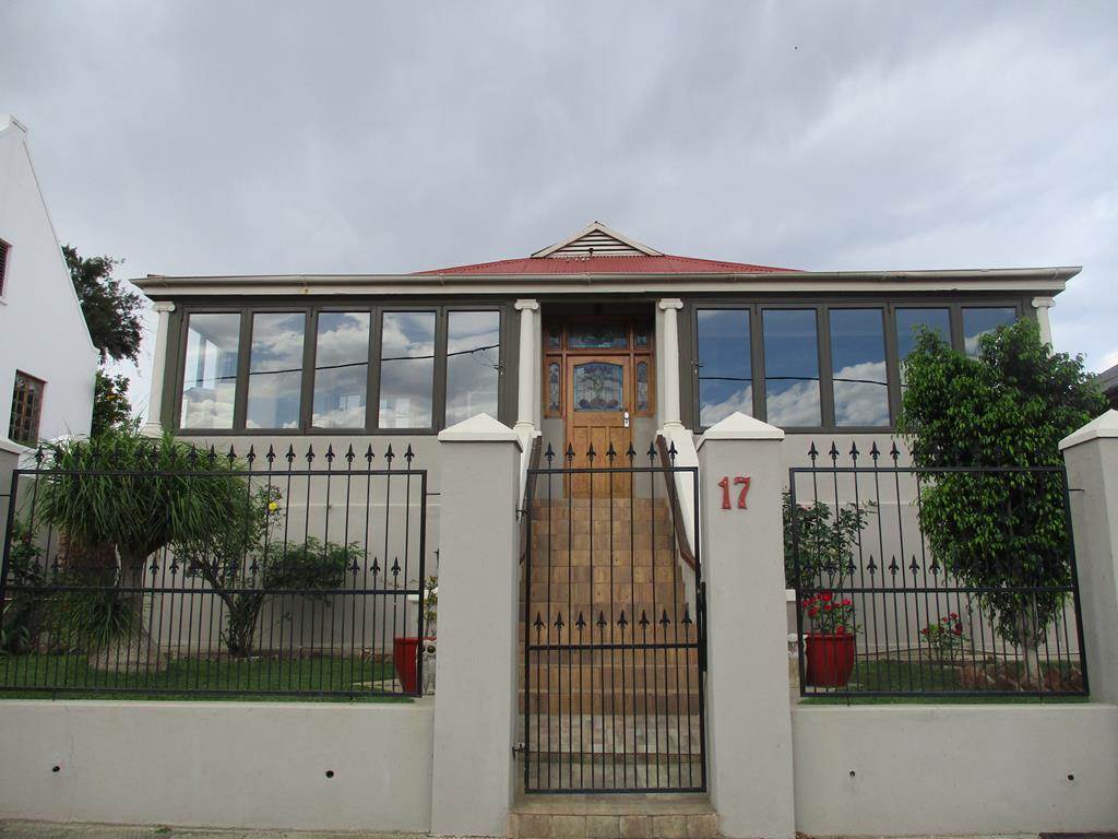 3 Bed House in Graaff Reinet photo number 28