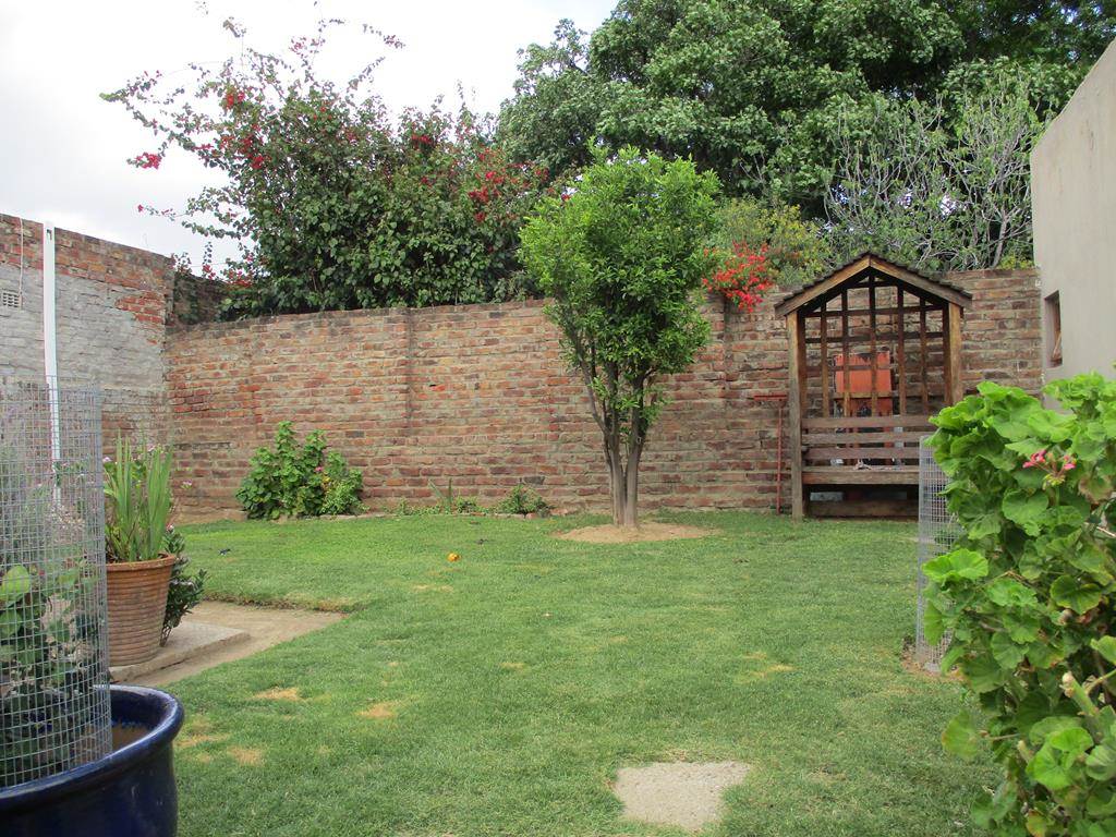 3 Bed House in Graaff Reinet photo number 18