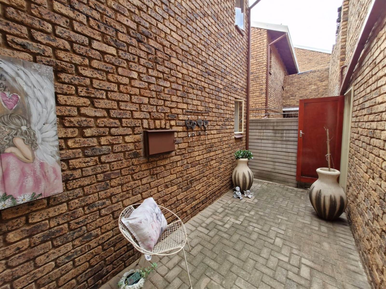 2 Bed Townhouse in Doornpoort and surrounds photo number 19