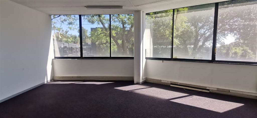88  m² Commercial space in Northcliff photo number 11