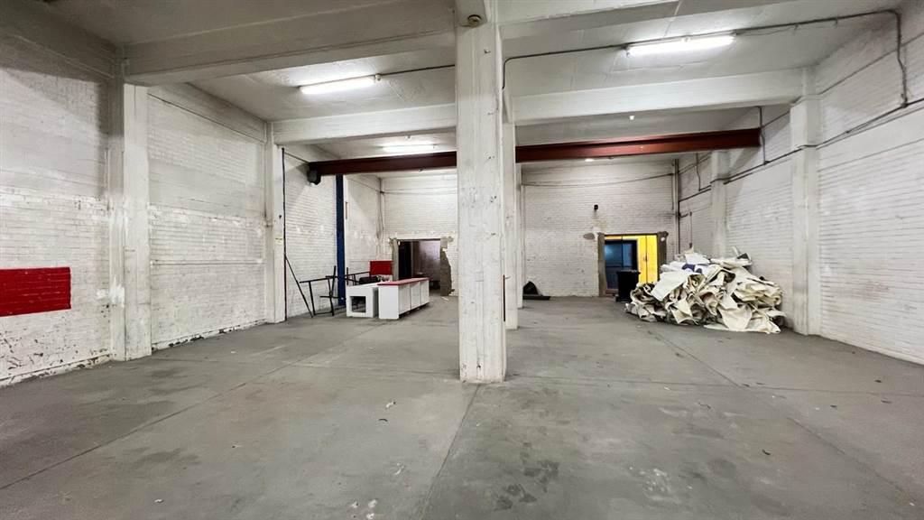 400  m² Industrial space in Selby photo number 4