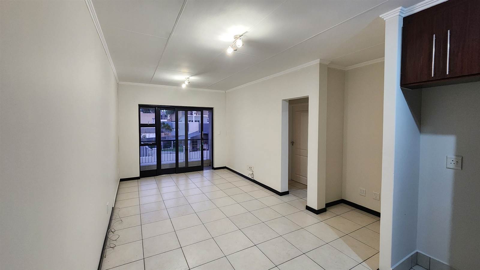 2 Bed Apartment in Greenstone Hill photo number 13