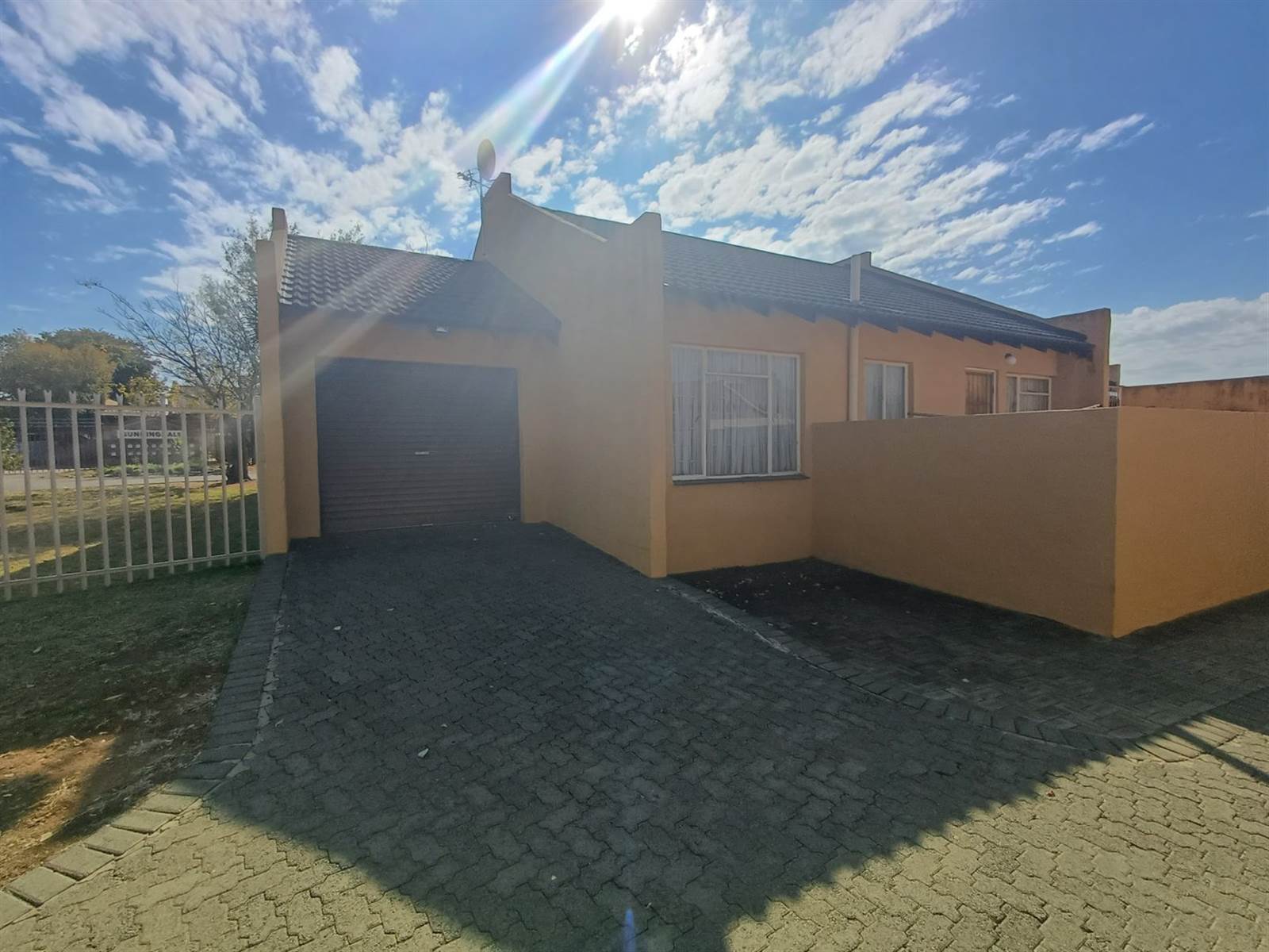 2 Bed Townhouse in Uitsig photo number 12