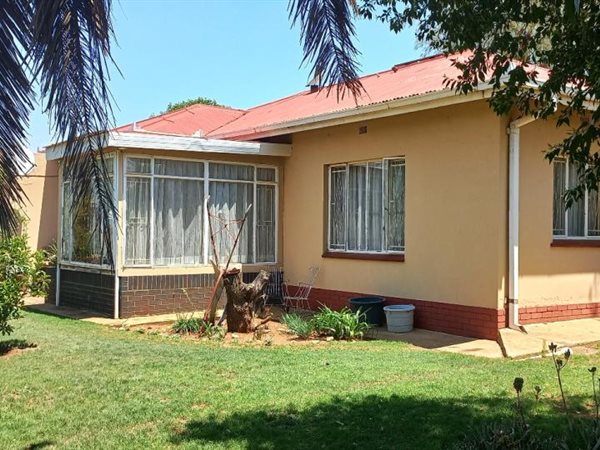 4 Bedroom House 4 Bedroom House