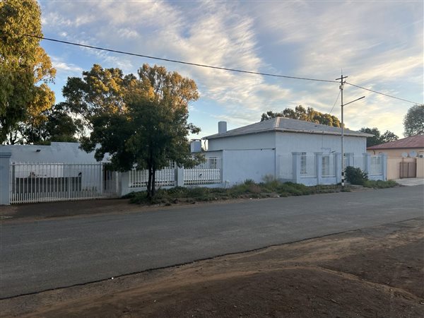 2 Bedroom House 2 Bedroom House
