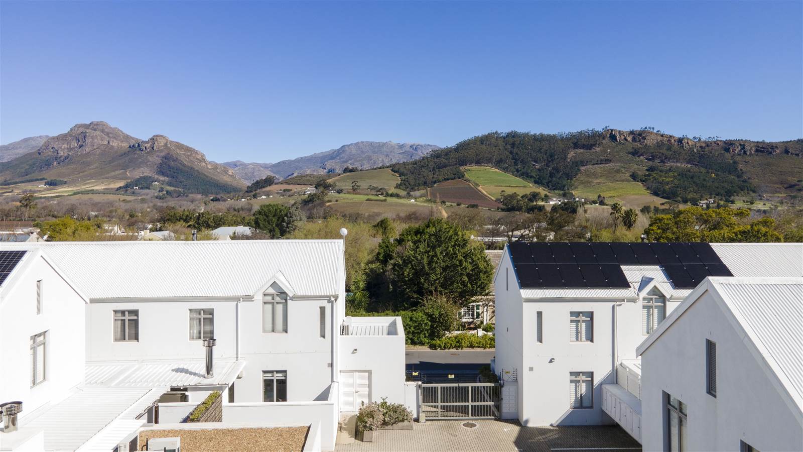 3 Bed Townhouse in Franschhoek photo number 2