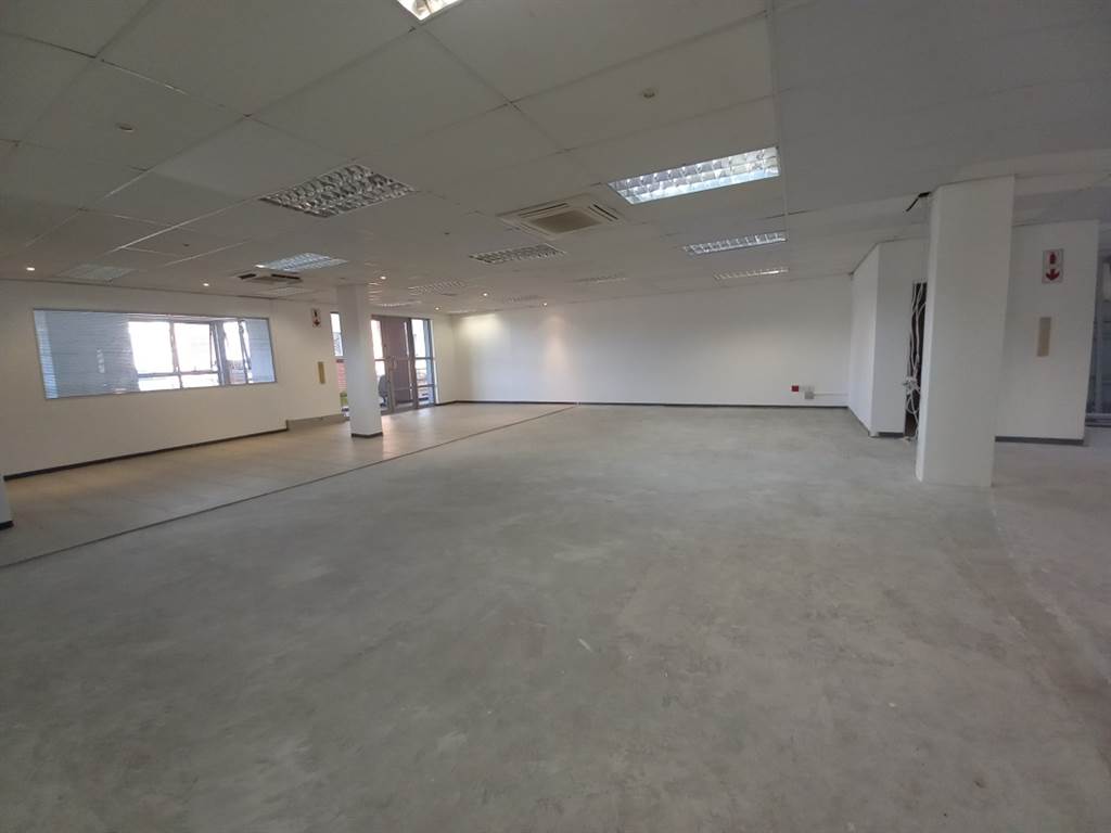 427  m² Office Space in Faerie Glen photo number 4