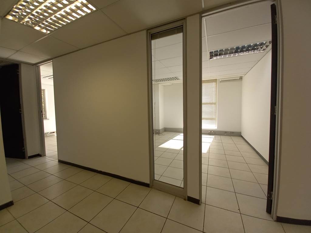 427  m² Office Space in Faerie Glen photo number 17