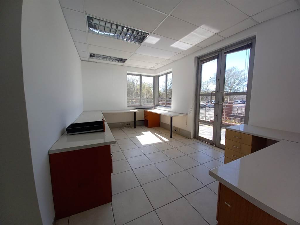 427  m² Office Space in Faerie Glen photo number 22
