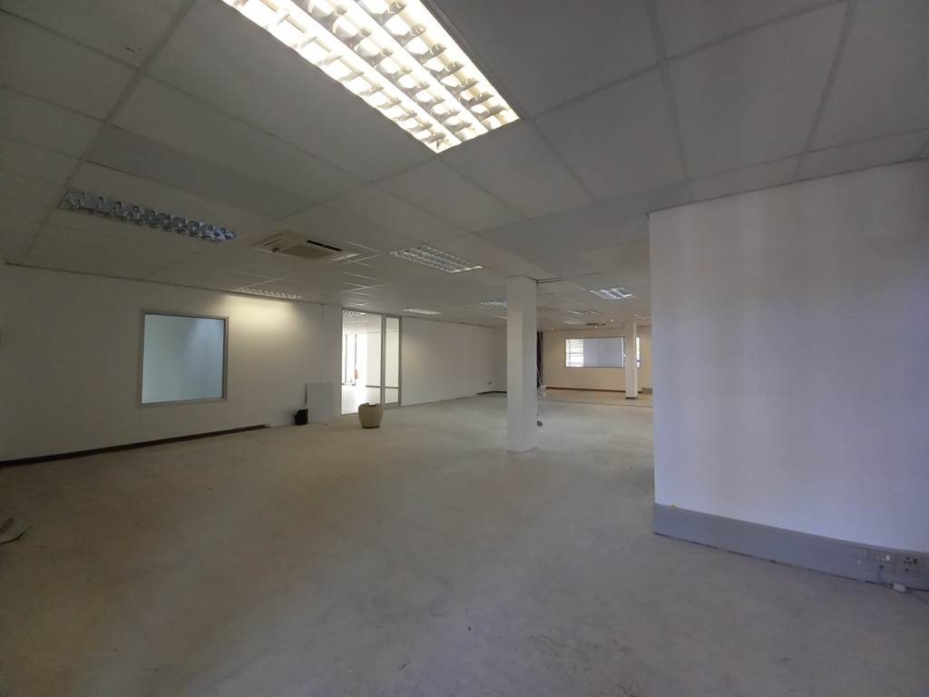 427  m² Office Space in Faerie Glen photo number 2