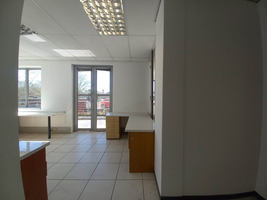 427  m² Office Space in Faerie Glen photo number 21