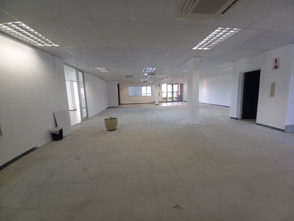 427  m² Office Space in Faerie Glen photo number 3