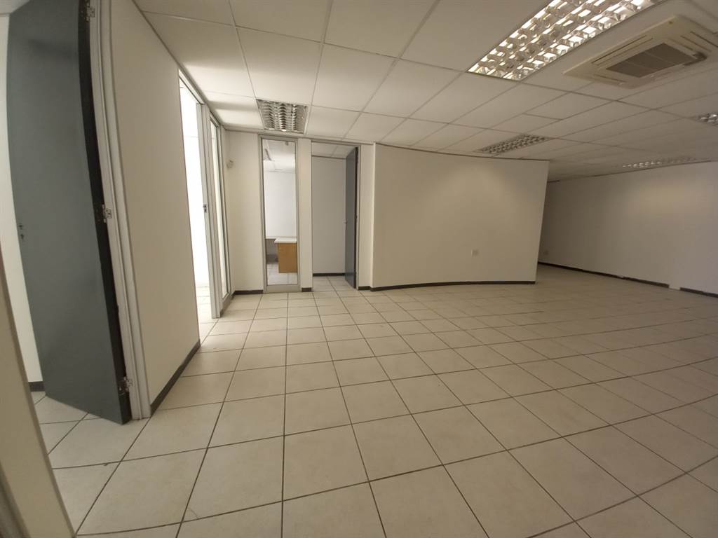 427  m² Office Space in Faerie Glen photo number 15