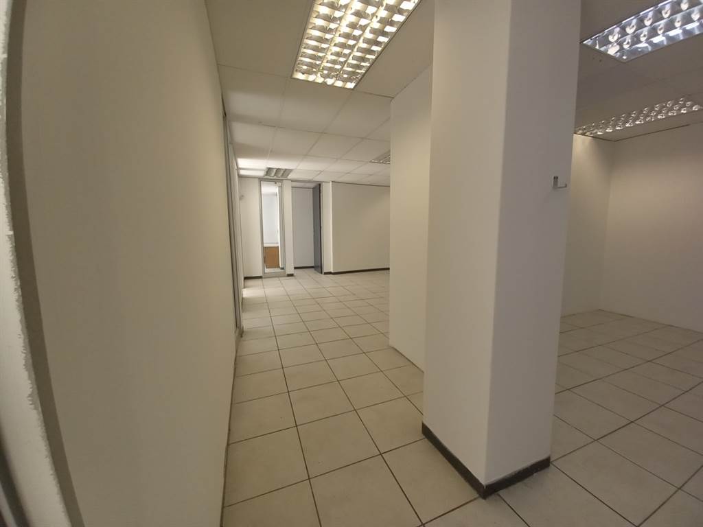 427  m² Office Space in Faerie Glen photo number 13