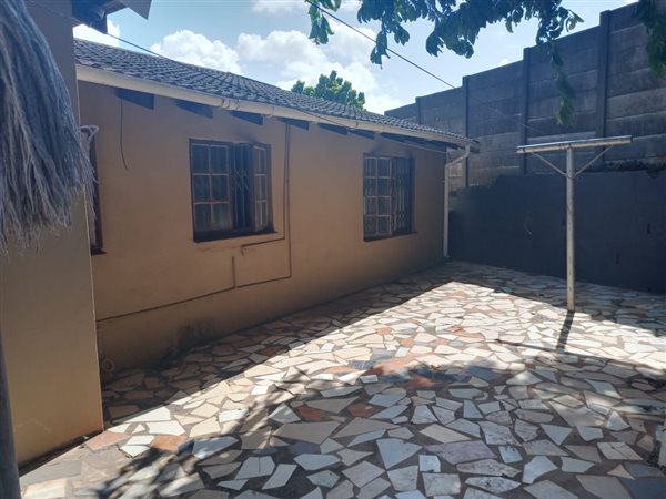 4 Bedroom House 4 Bedroom House