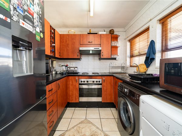 2 Bed Apartment in Lakefield