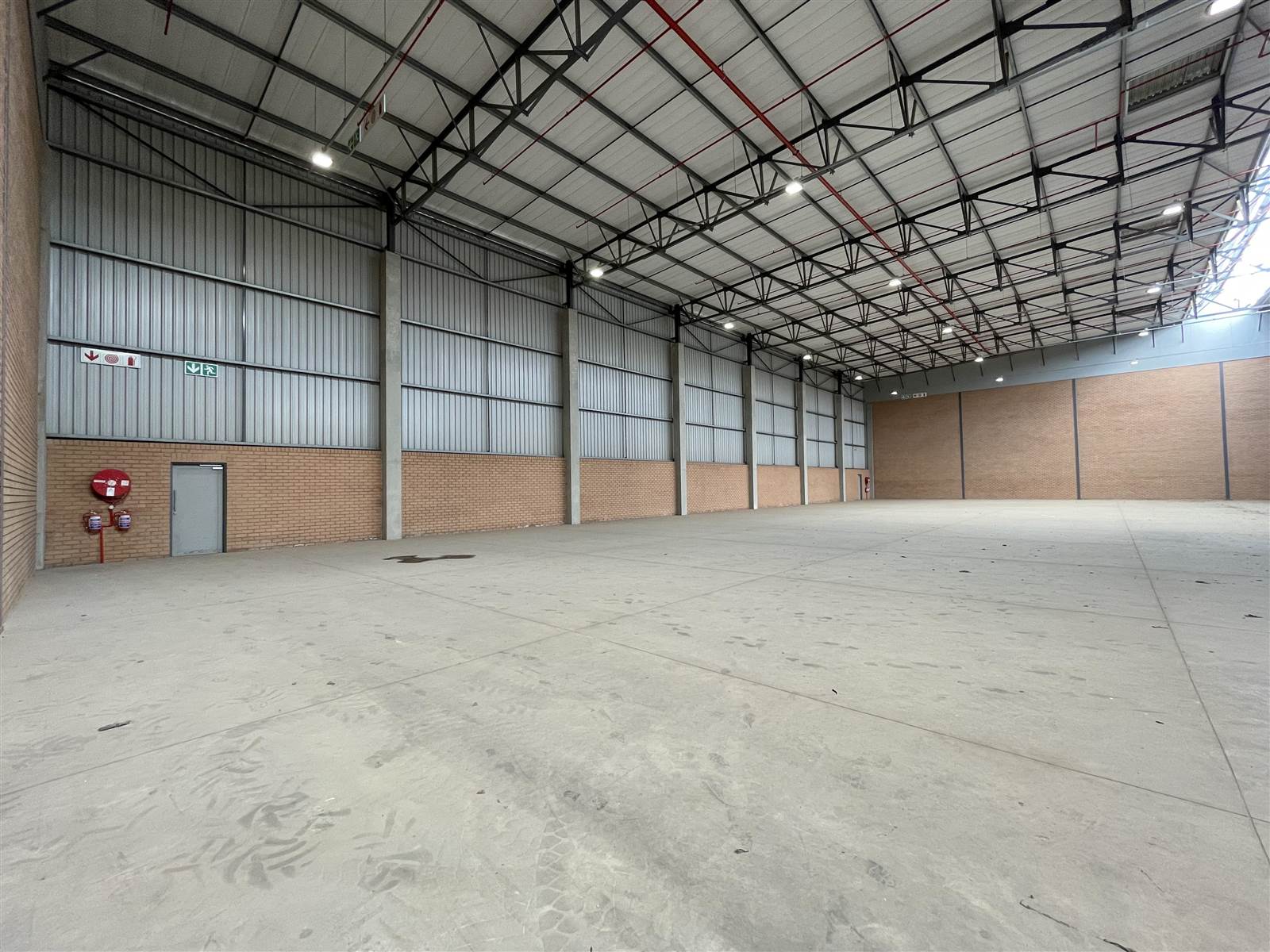 2143  m² Industrial space in Gosforth Park photo number 4