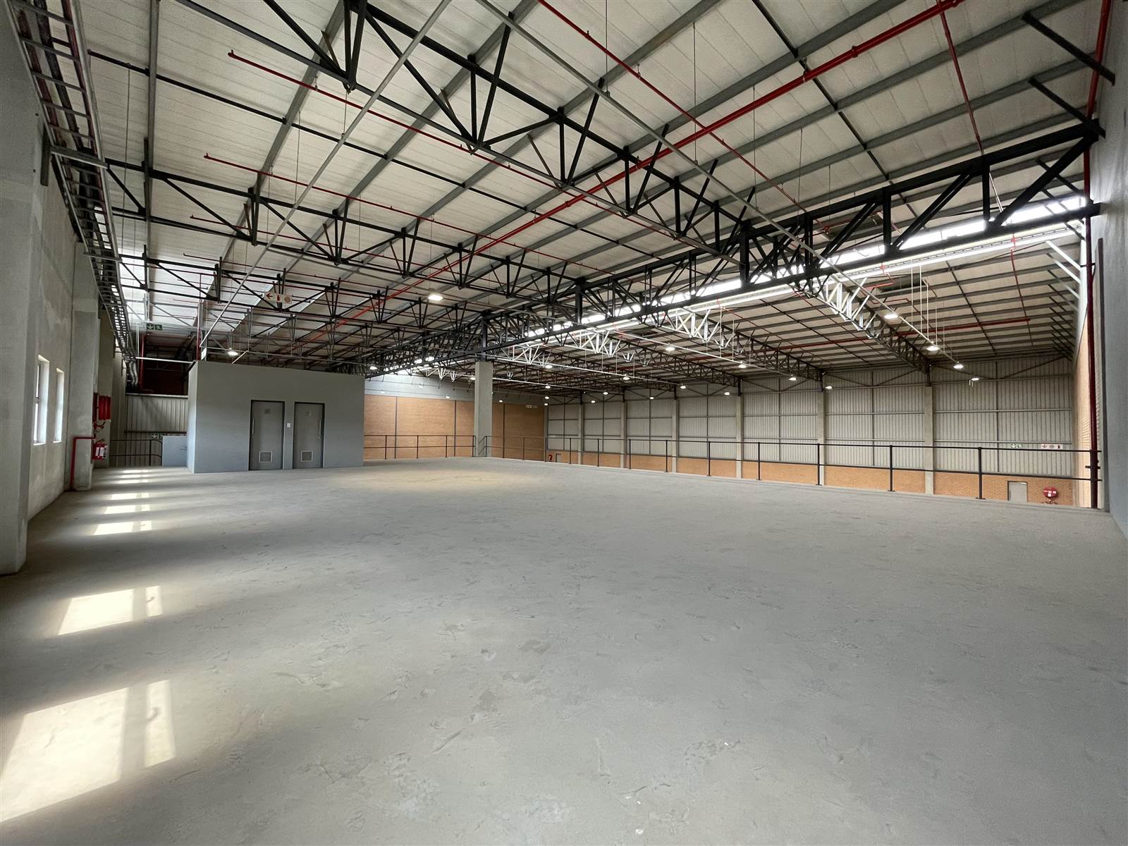 2143  m² Industrial space in Gosforth Park photo number 2