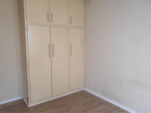 2 Bed Apartment in Essenwood photo number 14