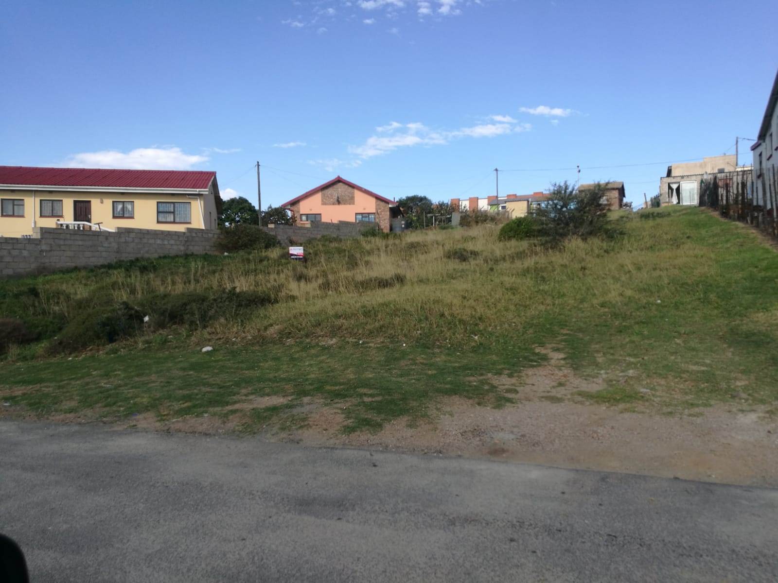 747 m² Land available in Fairview photo number 1
