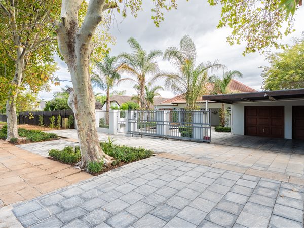5 Bedroom House 5 Bedroom House