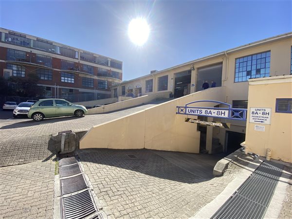 207  m² Commercial space