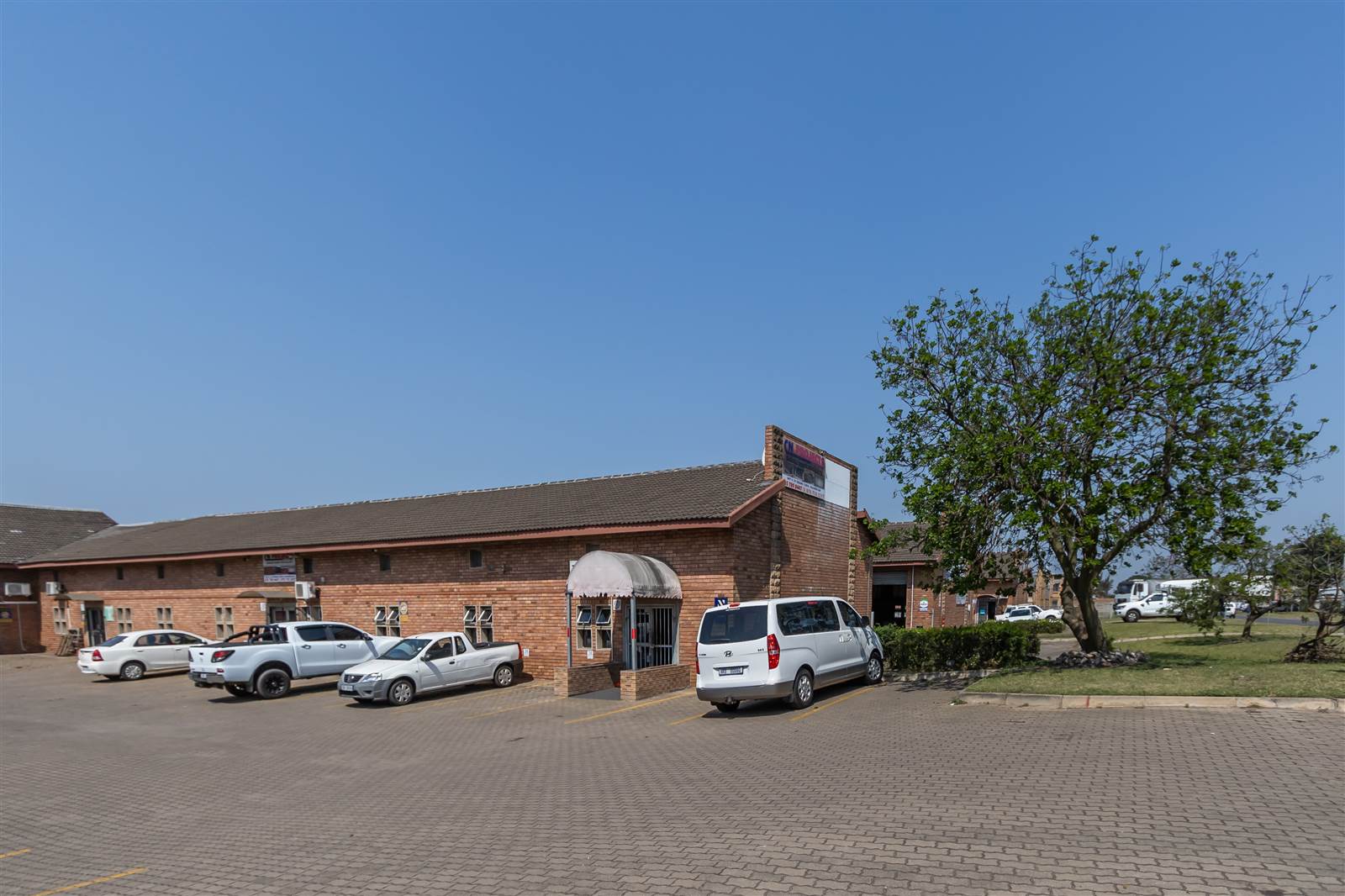 161  m² Commercial space in Alton photo number 28