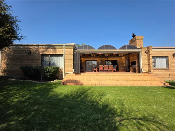 4 Bedroom House 4 Bedroom House