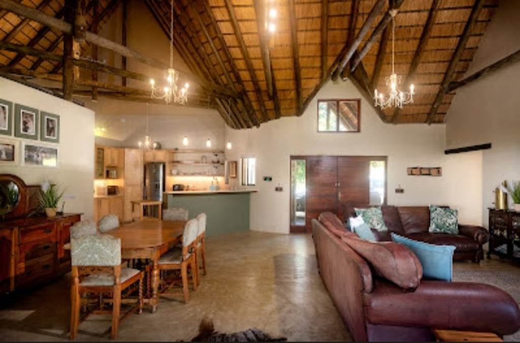 4 Bed House in Phezulu photo number 13