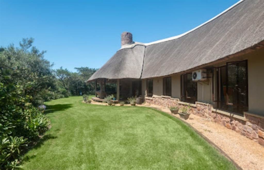 4 Bed House in Phezulu photo number 4
