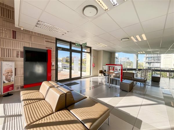 487  m² Office Space