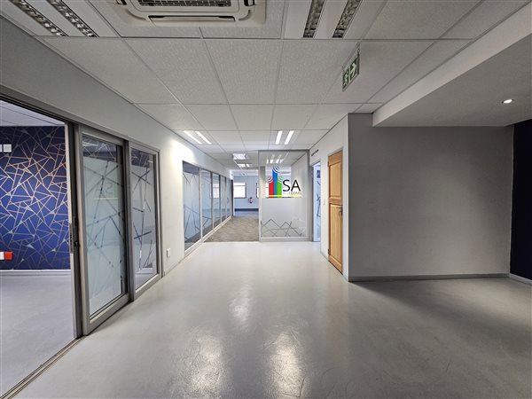 220  m² Commercial space